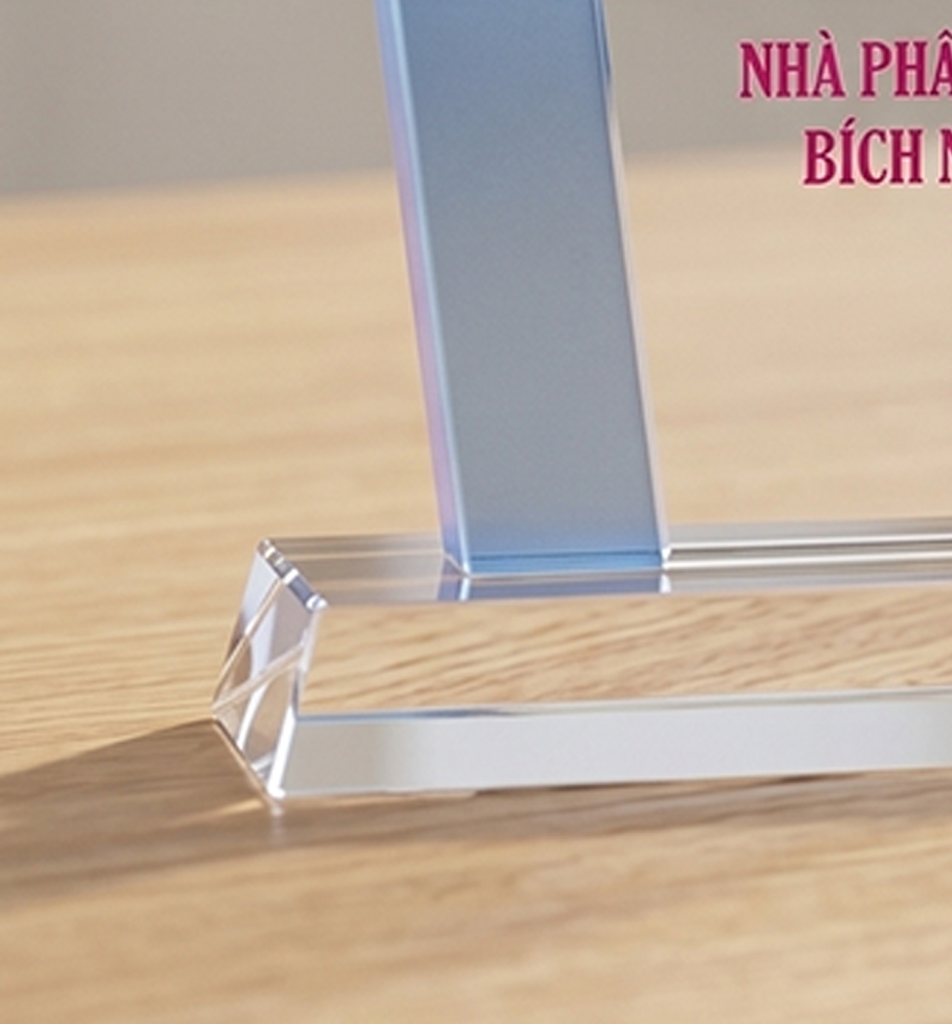 Kỷ niệm chương pha lê tri ân khách hàng đã đồng hành cùng hoạt động phong trào, xã hội