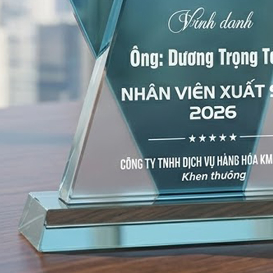 Kỷ niệm chương làm quà tặng vinh danh nhân viên xuất sắc của năm