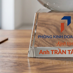 Cúp pha lê khen tặng nhân viên kinh doanh xuất sắc của năm