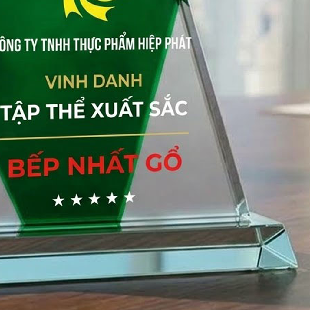 Kỷ niệm chương làm quà tặng vinh danh cá nhân tập thể trong những hoạt động của doanh nghiệp