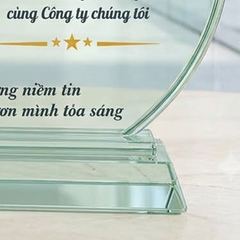 Kỷ niệm chương làm quà tặng tri ân khách hàng đối tác đã đồng hành trong hoạt động của doanh nghiệp