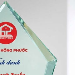 Kỷ niệm chương khen thưởng vinh danh nhân viên xuất sắc của doanh nghiệp