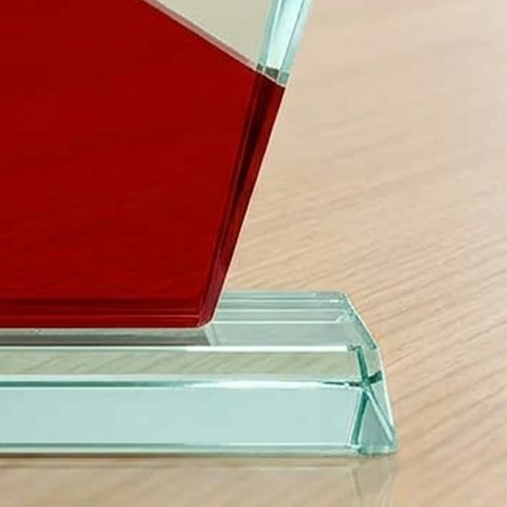 Kỷ niệm chương khen thưởng vinh danh nhân viên xuất sắc của doanh nghiệp