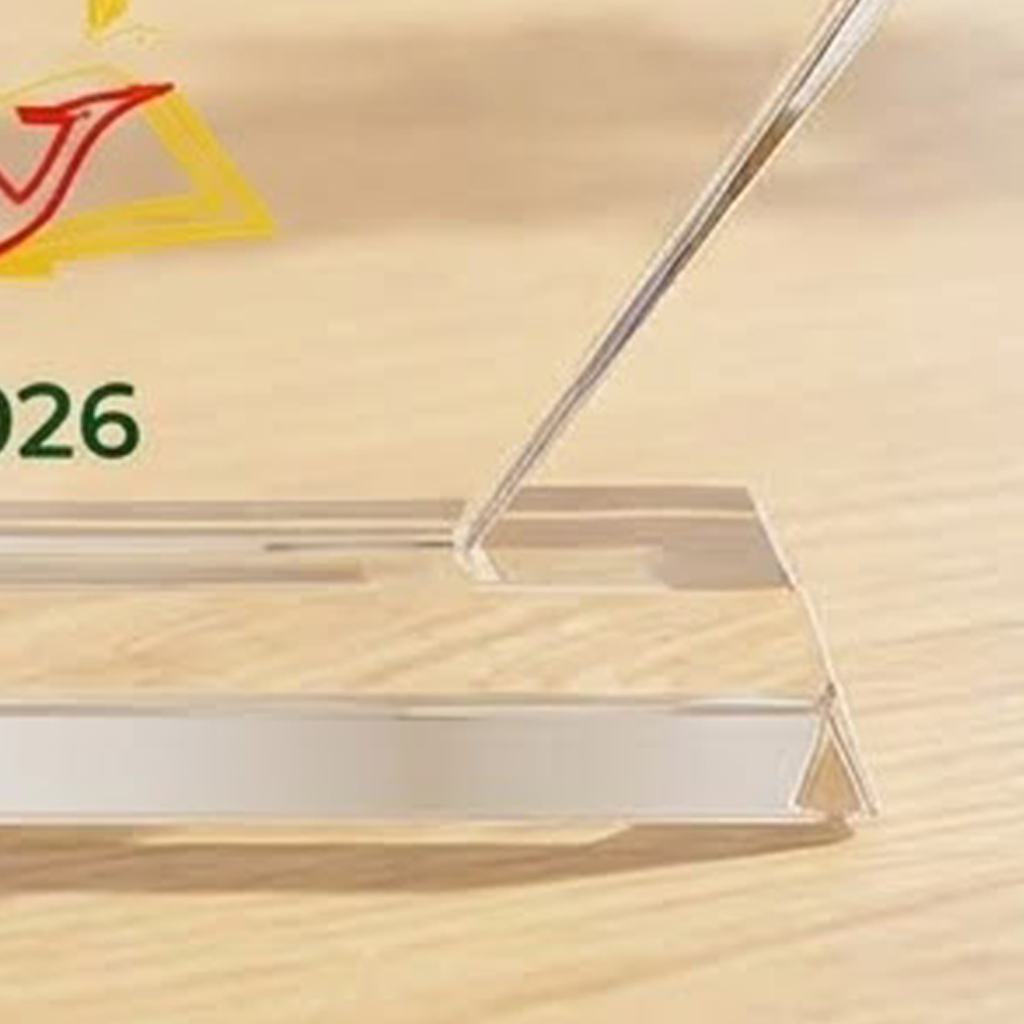 Kỷ niệm chương pha lê hình cánh buồm vinh danh cá nhân xuất sắc cảu gia tộc
