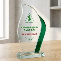 Kỷ niệm chương vinh danh khen thưởng nhân viên xuất sắc của doanh nghiệp