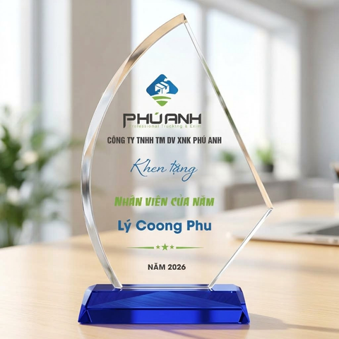 Kỷ niệm chương pha lê hình cánh buồm khen thưởng nhân viên xuất sắc của công ty