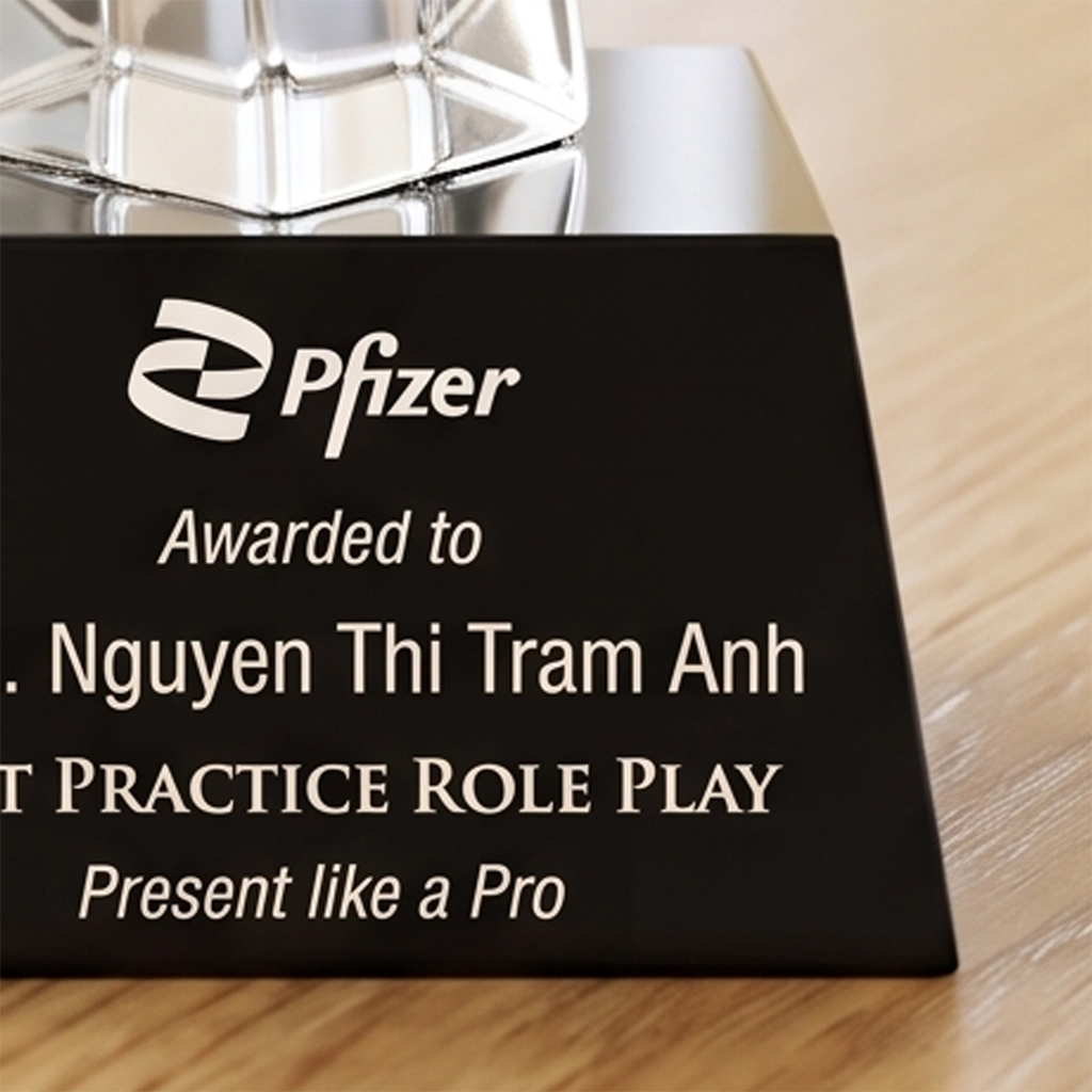 Cúp pha lê vinh danh khen thưởng nhân viên cá nhân xuất sắc của năm