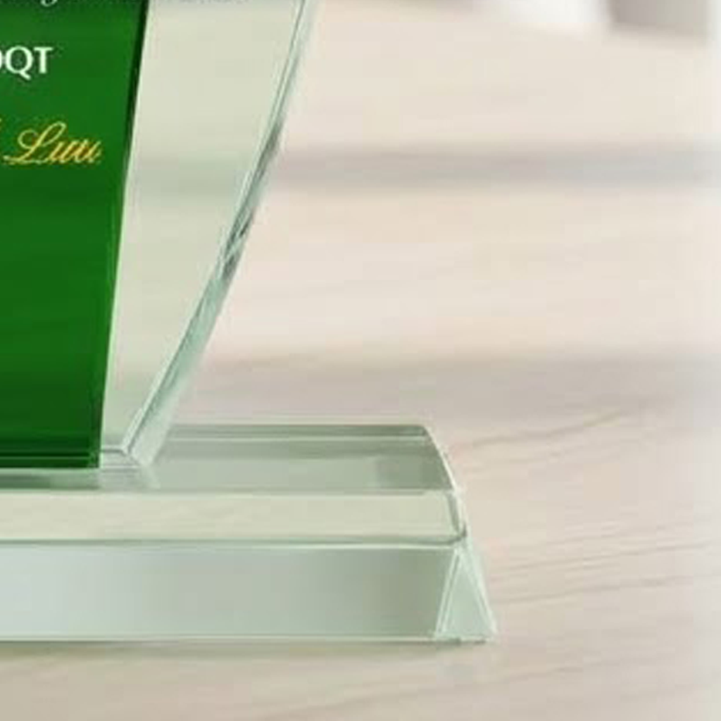 Kỷ niệm chương doanh nghiệp vinh danh khen thưởng nhân viên nổ lực cống hiến