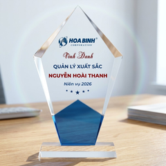 Kỷ niệm chương pha lê vinh danh khen thưởng nhân viên tiêu biểu của năm