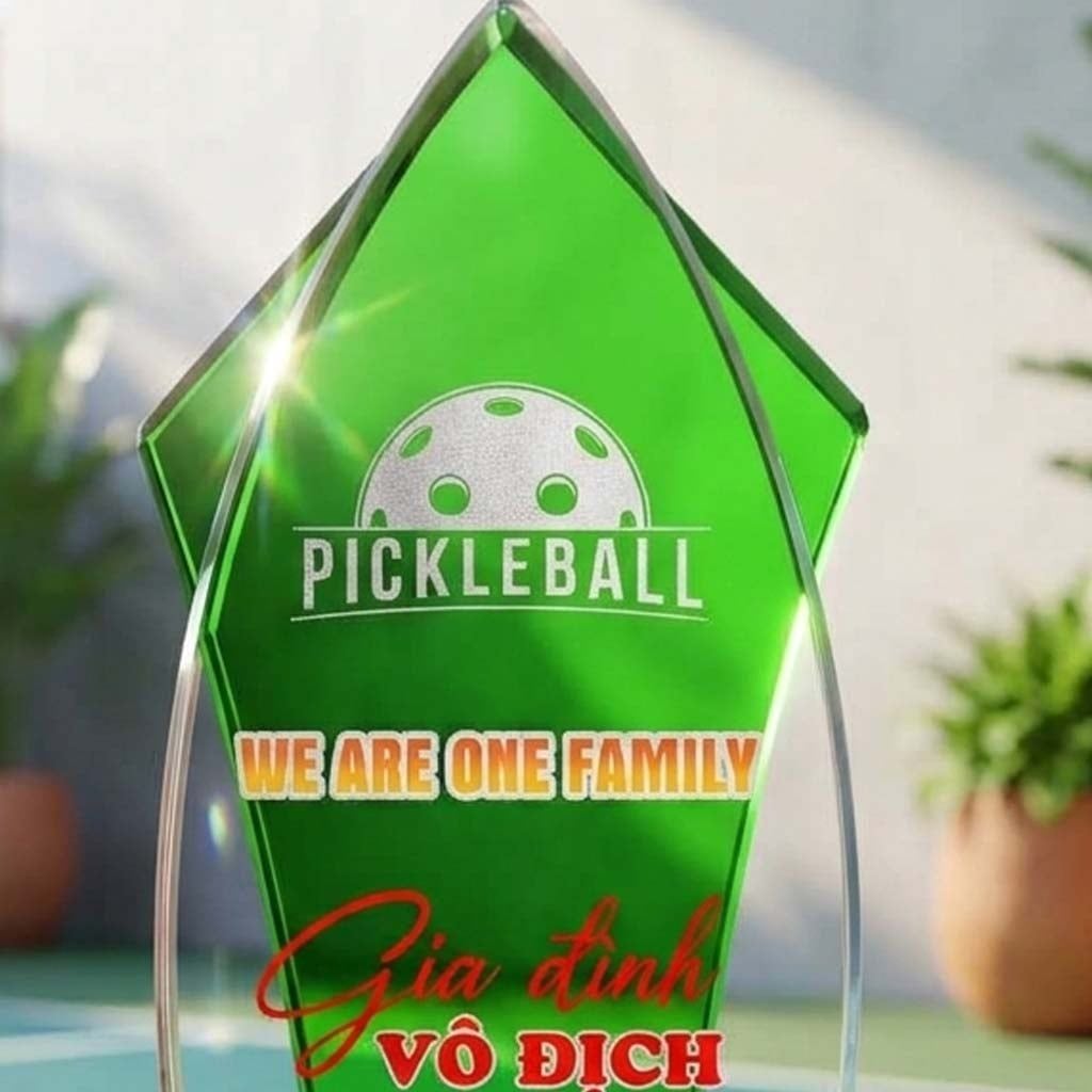 Cúp Pickleball pha lê màu xanh dùng làm quà tặng lưu niệm ở giải pickleball hay những giải thể thao khác