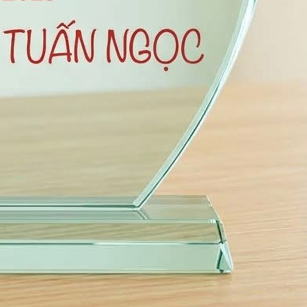 Kỷ niệm chương vinh danh nhân viên xuất sắc của năm