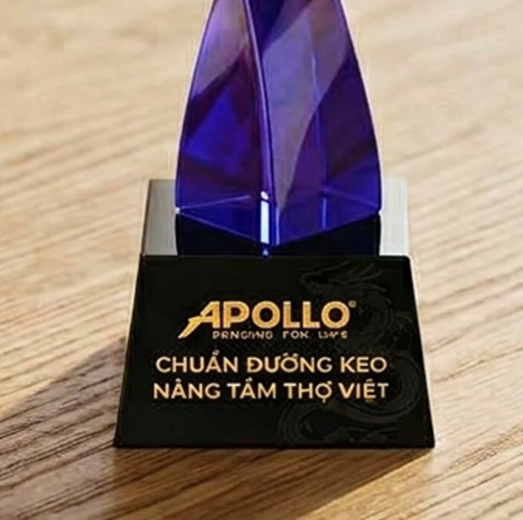 Cúp pha lê vinh danh trao thưởng hay lưu niệm trong những hoạt động sản xuất kinh doanh của doanh nghiệp