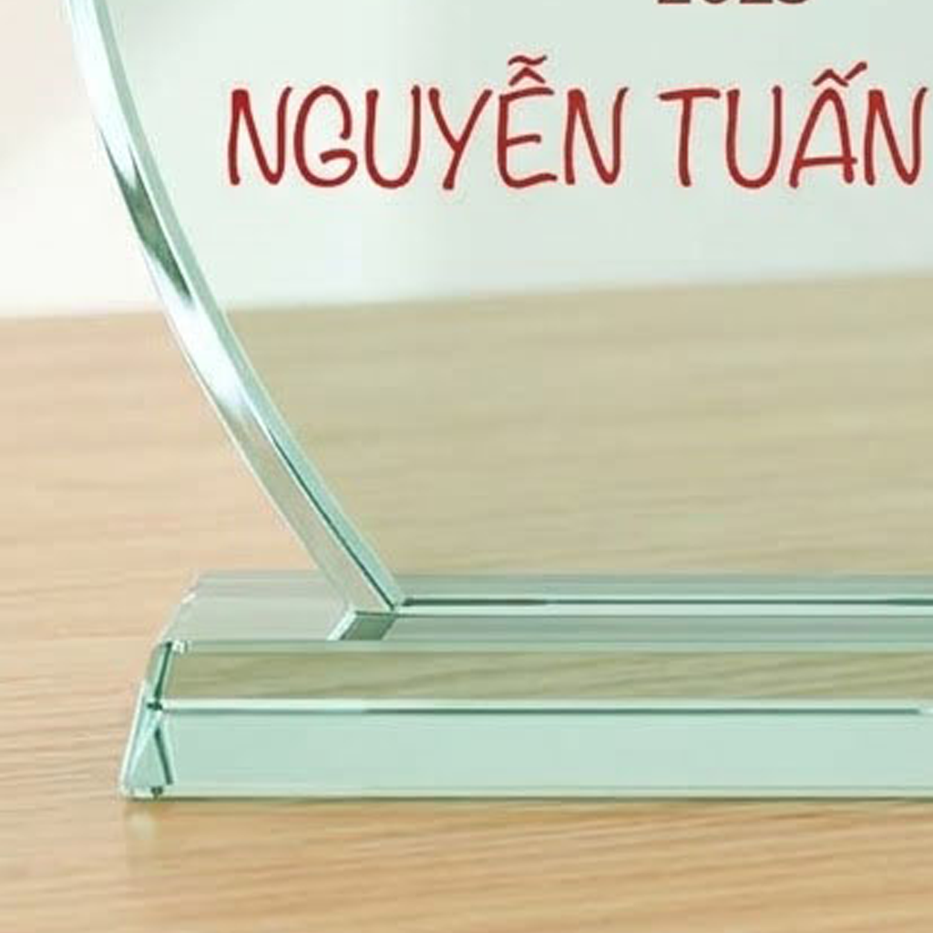 Kỷ niệm chương vinh danh nhân viên xuất sắc của năm
