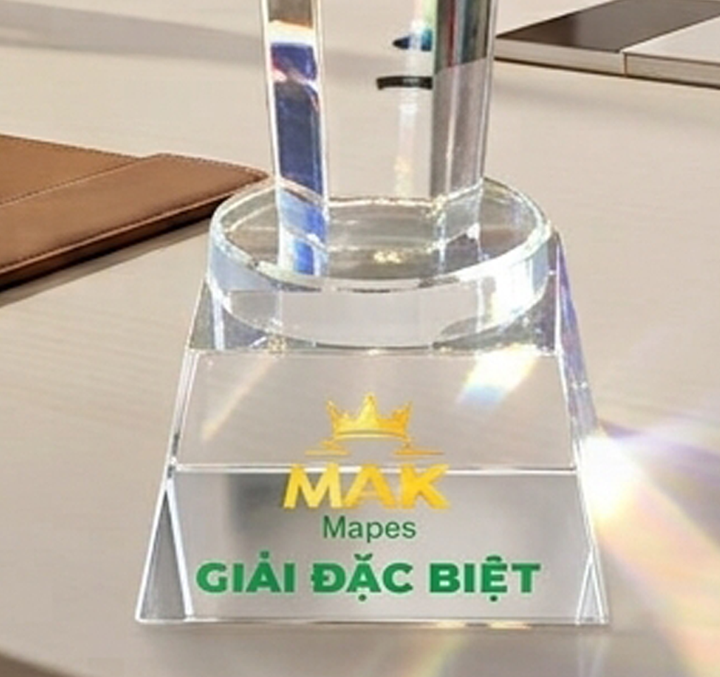 Cúp pha lê kim cương vinh danh trao thưởng hay lưu niệm trong những hoạt động sản xuất kinh doanh của doanh nghiệp
