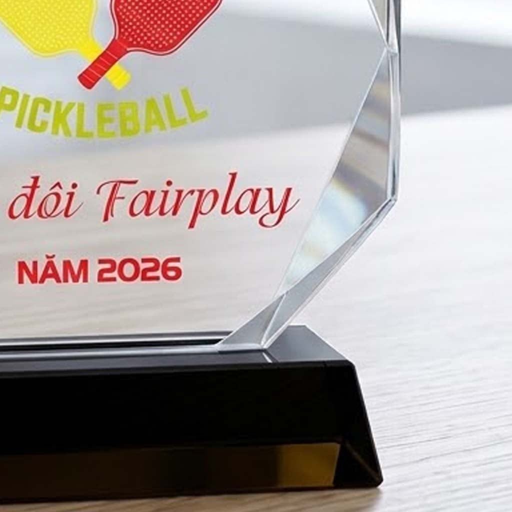 Nhân bản từ Cúp Pickleball pha lê màu xanh dùng làm quà tặng lưu niệm ở giải pickleball hay những giải thể thao khác