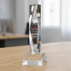Cúp pha lê khối vinh danh trao tặng nhân viên 10 năm cống hiến và gắn bó với doanh nghiệp