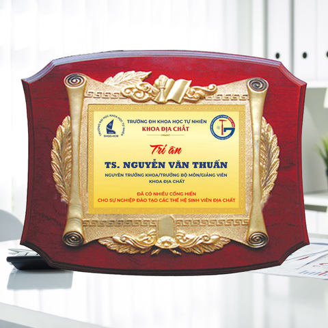 Kỷ niệm chương tuyên dương tri ân trong hoạt động của ngành giáo dục