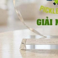 Cúp Pickleball pha lê dùng trao giải hay lưu niệm ở những giải thể thao