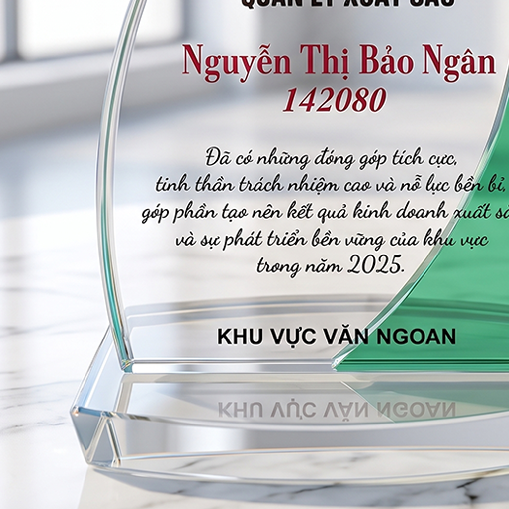 Kỷ niệm chương pha lê chiếc thuyền vinh danh quản lý xuất sắc của doanh nghiệp