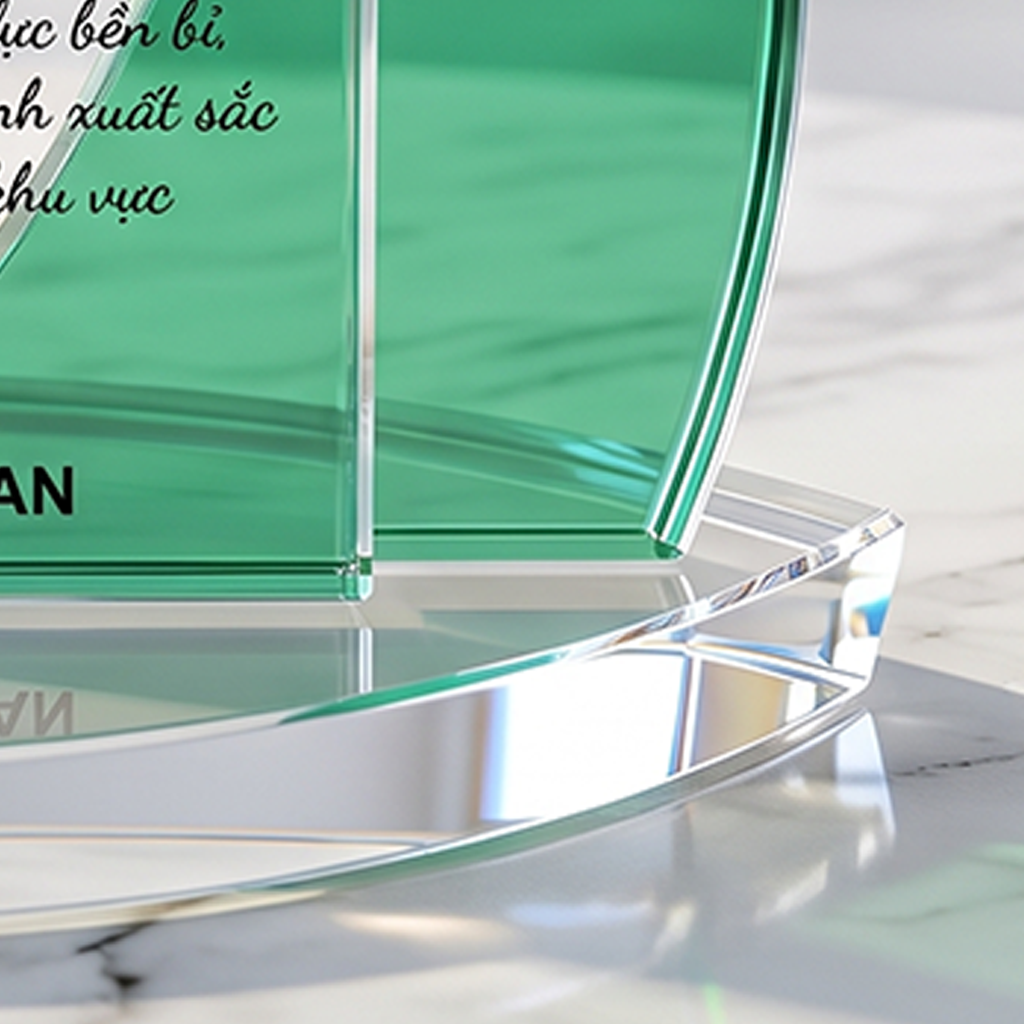 Kỷ niệm chương pha lê chiếc thuyền vinh danh quản lý xuất sắc của doanh nghiệp