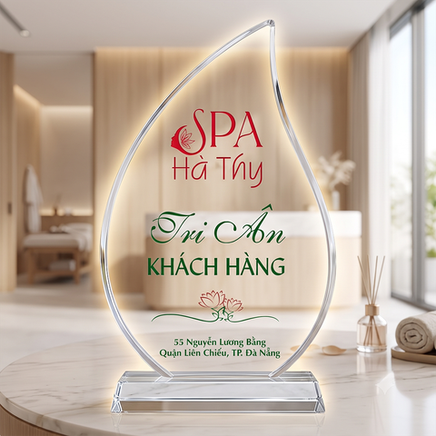 Kỷ niệm chương pha lê hình giọt nước tri ân khách hàng của doanh nghiệp