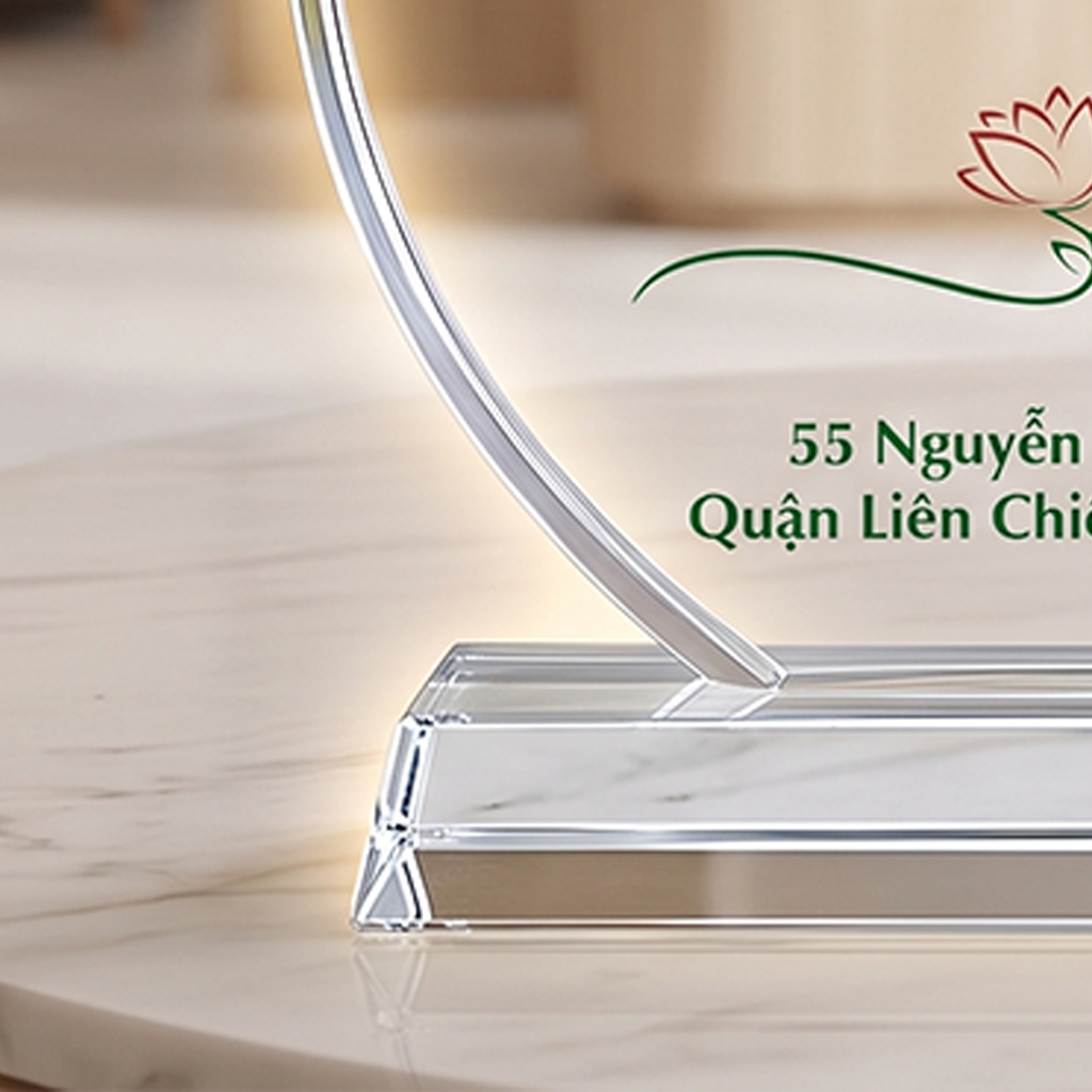 Kỷ niệm chương pha lê hình giọt nước tri ân khách hàng của doanh nghiệp