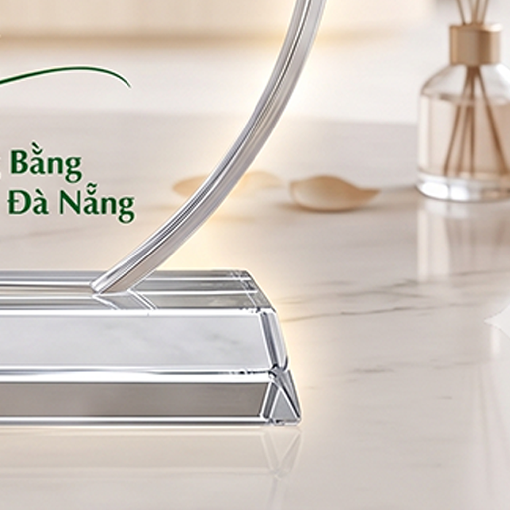 Kỷ niệm chương pha lê hình giọt nước tri ân khách hàng của doanh nghiệp