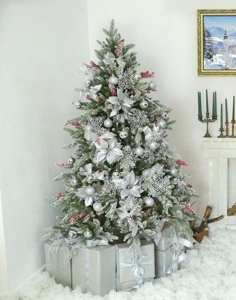 Cây Thông PE 3 Loại Lá Phủ Tuyết Gắn Trái Đỏ - Cây Tự Động