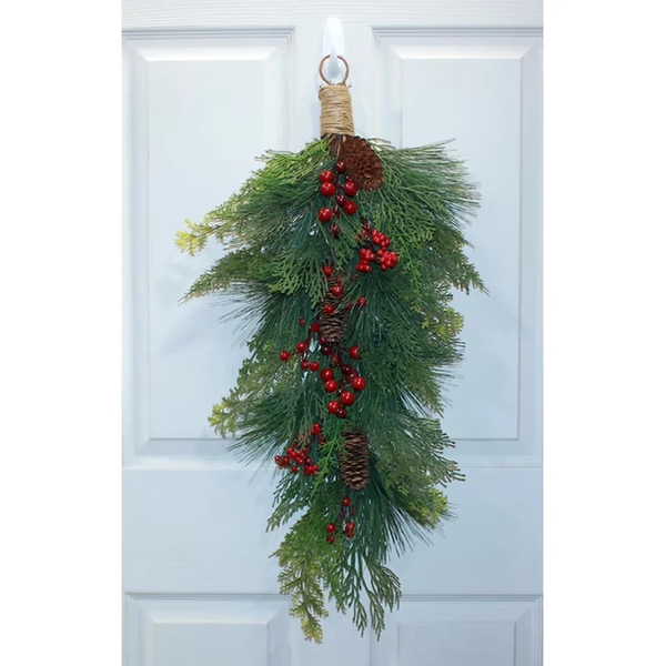 Nhánh Lá Gắn Trái Thông Và Trái Đỏ