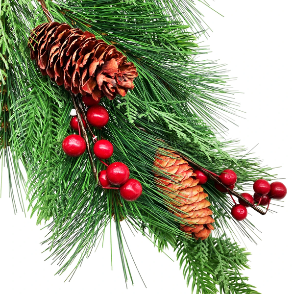 Nhánh Lá Gắn Trái Thông Và Trái Đỏ