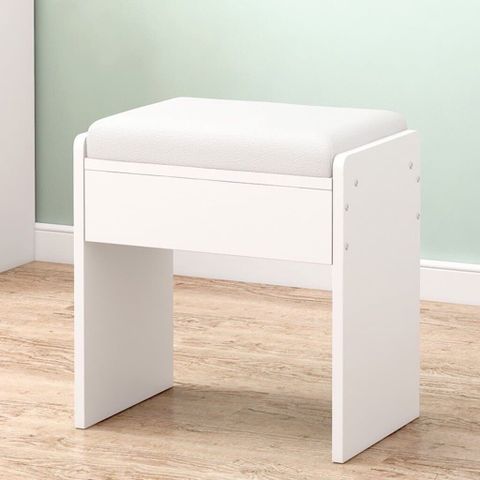 Ghế Bàn Trang Điểm với thiết kế nhỏ gọn, tiện lợi cho không gian trang điểm hiện đại, tinh tế - GP138