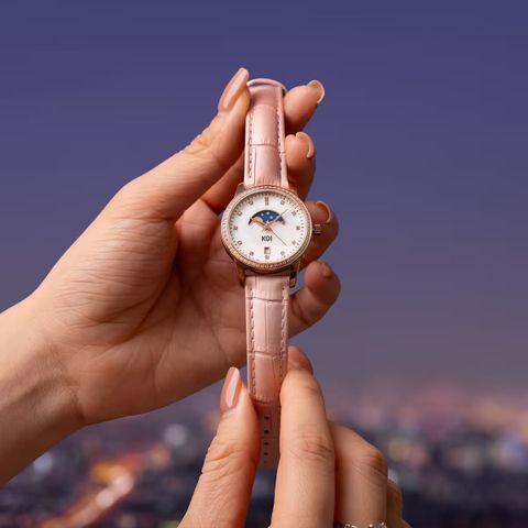 KOI Moonphase K006.152.65.2.33.11.04 – Nữ – Kính Sapphire – Quartz – Mặt Số 29mm, Khảm Xà Cừ, Swiss Movt 