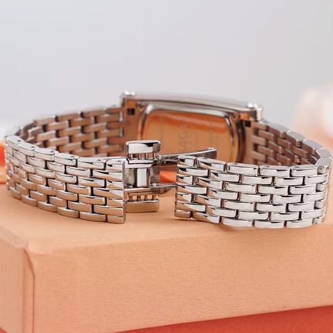  Saga Stella 71836-SVSVSV-2 – Nữ – Kính Cứng – Quartz (Pin) – Mặt Số 20x37mm, Đá Swarovski, Chống Nước 3ATM 