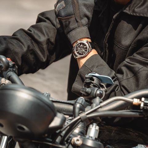  KOI Chronograph K008.503.17.2.05.05.01 – Nam – Quartz (Pin) – Mặt Số 41mm – Kính Sapphire – Bấm Giờ Thể Thao – Chống Nước 5ATM 