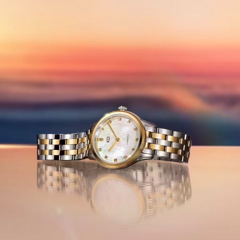  KOI Flagship K007.401.64.50.50.11.04 – Nữ – Quartz (Pin) – Mặt Số 30mm – Kính Sapphire – Mạ Vàng, Khảm Xà Cừ – Pin 10 Năm – Chống Nước 5ATM 