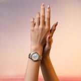  KOI Flagship K007.436.64.50.50.01.03 – Nữ – Quartz (Pin) – Mặt Số 30mm – Kính Sapphire – Mạ Vàng, Khảm Xà Cừ – Pin 10 Năm – Chống Nước 5ATM 