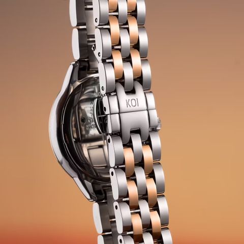  KOI Flagship K007.436.64.50.50.01.03 – Nữ – Quartz (Pin) – Mặt Số 30mm – Kính Sapphire – Mạ Vàng, Khảm Xà Cừ – Pin 10 Năm – Chống Nước 5ATM 