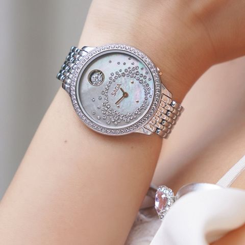  Saga 53766-SVSVSV-2 – Nữ – Kính Cứng – Quartz (Pin) – Mặt Số 39mm, Đính Đá Swarovski, Chống Nước 3ATM 