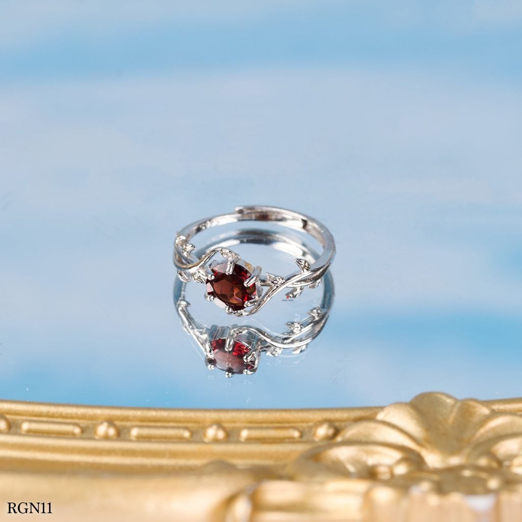Nhẫn Bạc Garnet