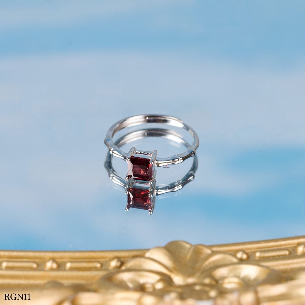 Nhẫn Bạc Garnet