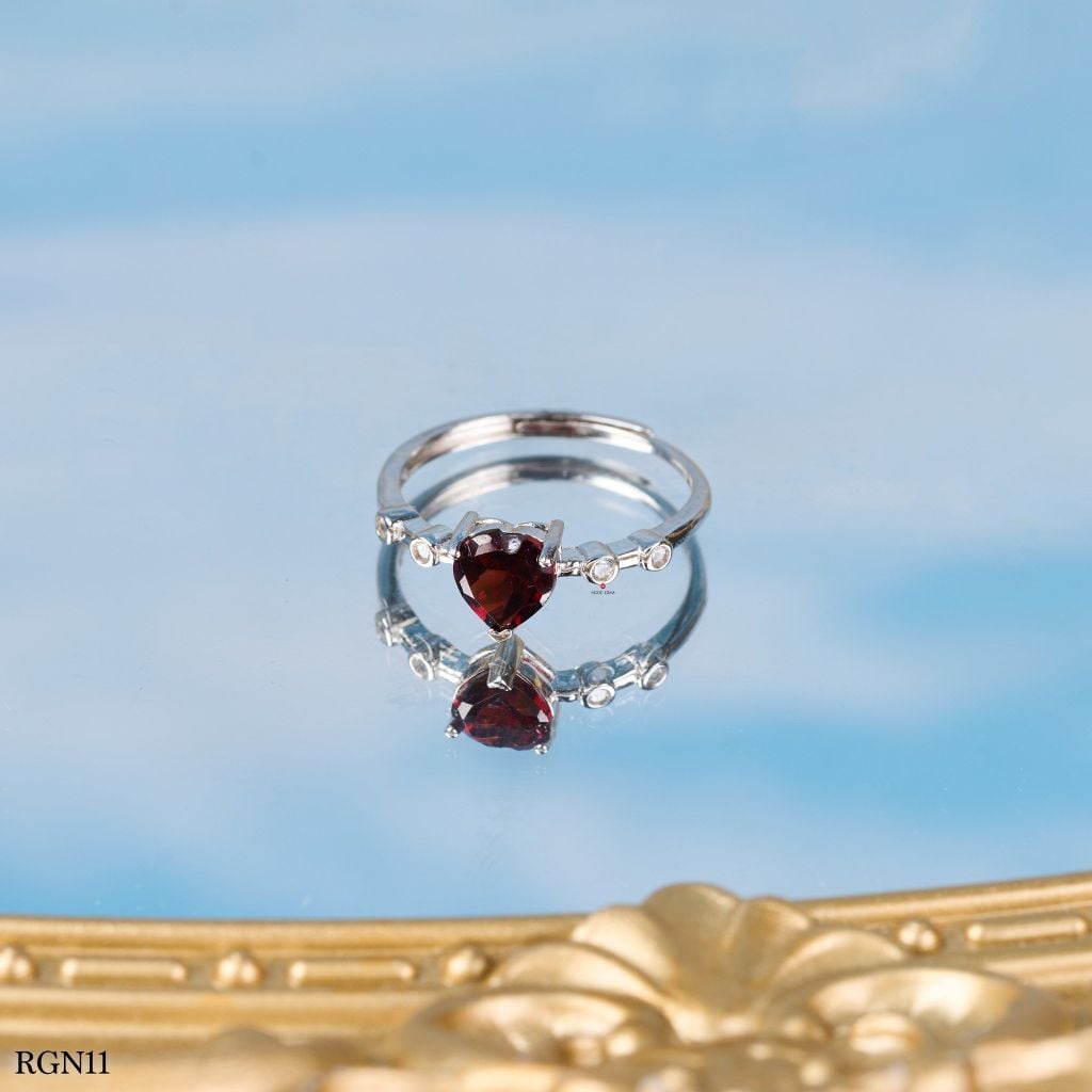 Nhẫn Bạc Garnet