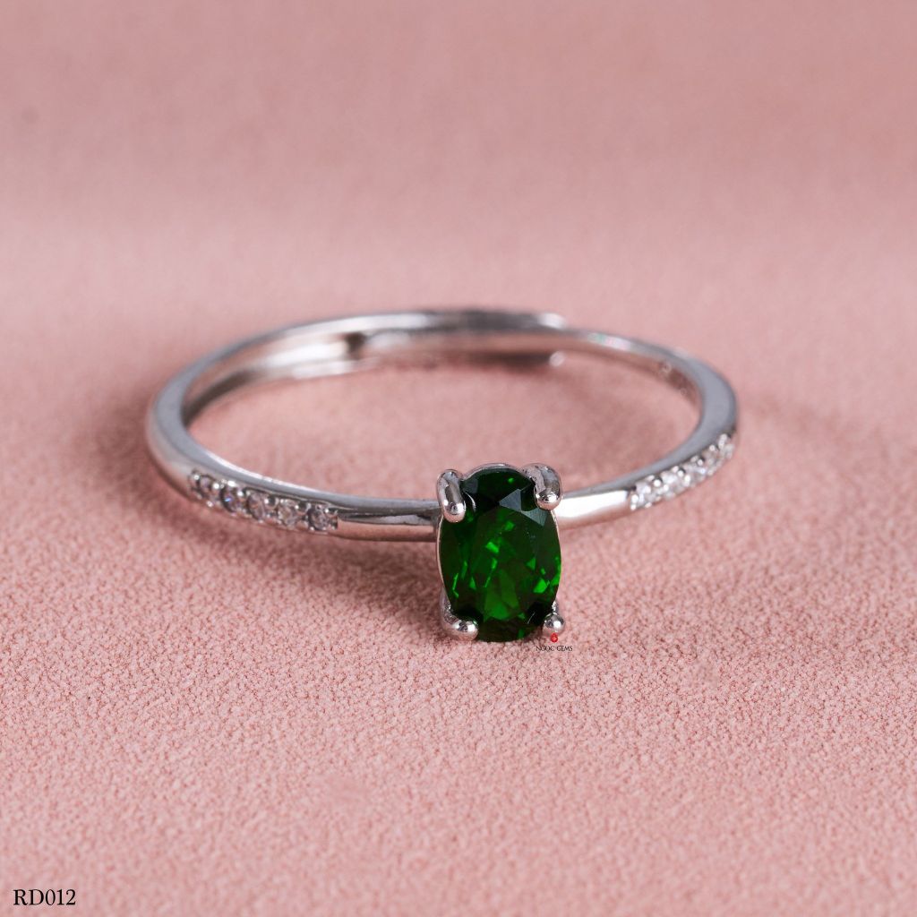 Nhẫn Bạc Diopside – Thanh âm của sắc xanh diệu kỳ