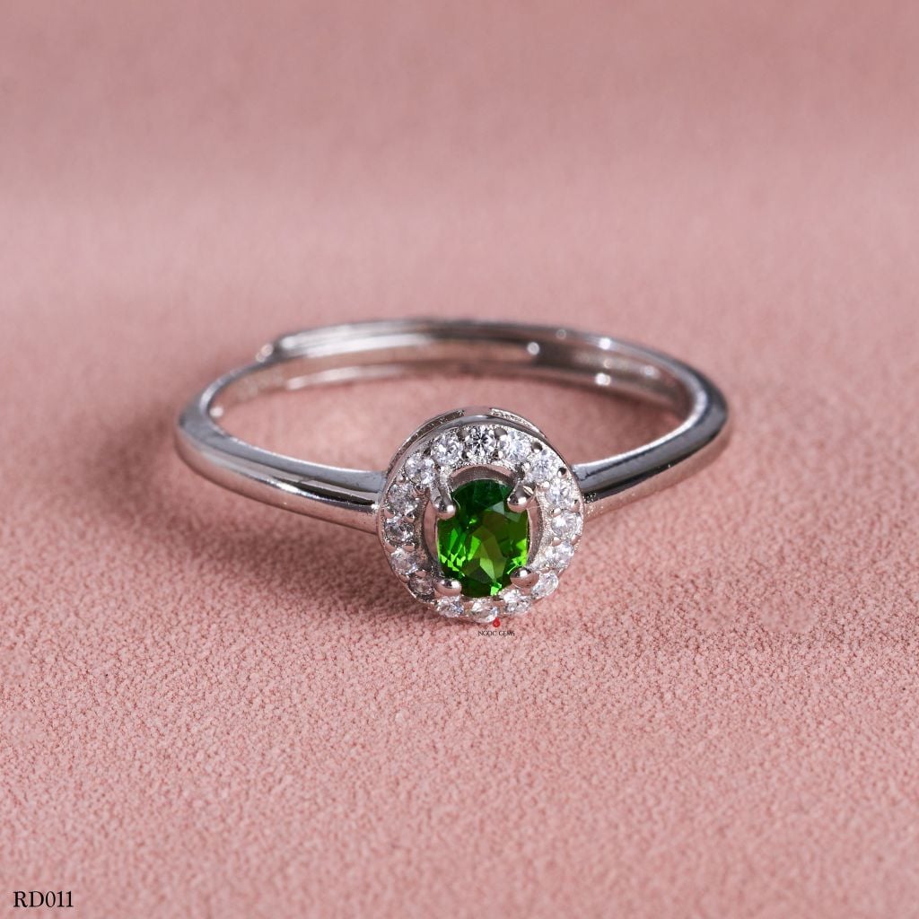 Nhẫn Bạc Diopside – Thanh âm của sắc xanh diệu kỳ