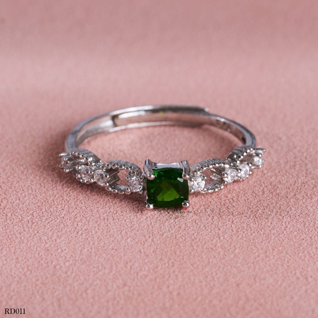 Nhẫn Bạc Diopside – Thanh âm của sắc xanh diệu kỳ