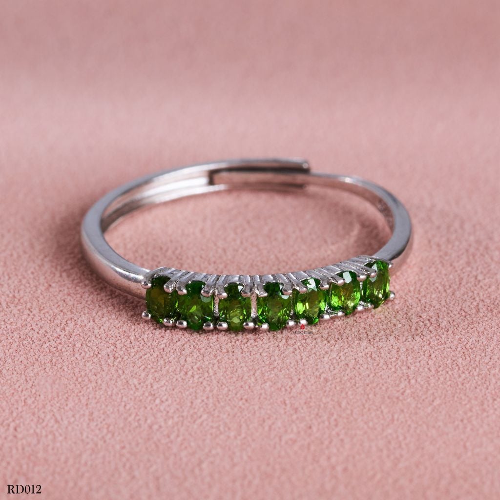 Nhẫn Bạc Diopside – Thanh âm của sắc xanh diệu kỳ