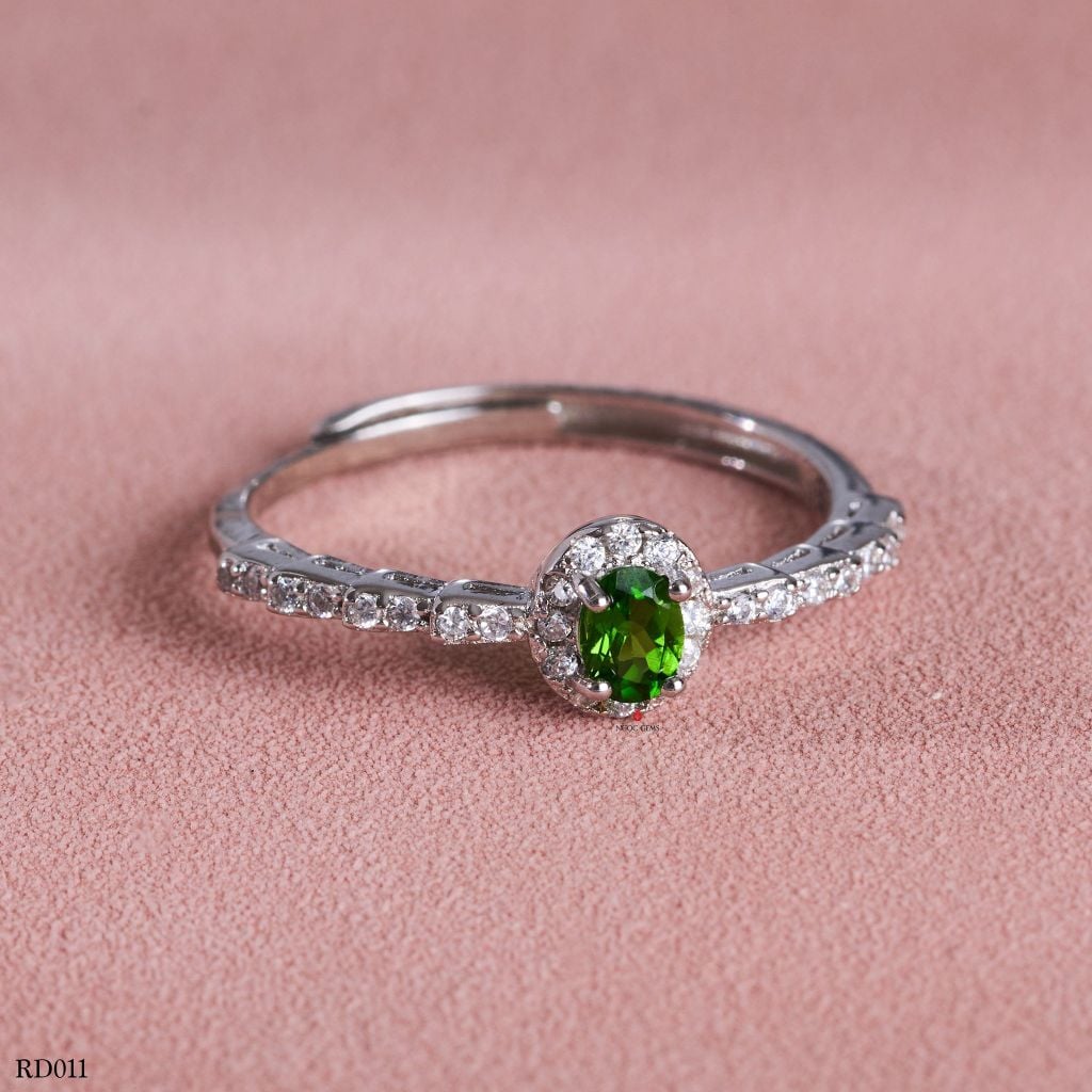 Nhẫn Bạc Diopside – Thanh âm của sắc xanh diệu kỳ