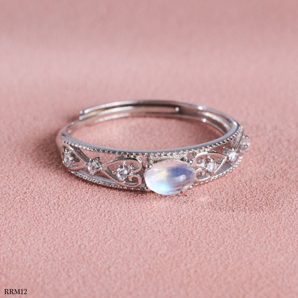 Nhẫn Bạc Moonstone – Vẻ đẹp huyền ảo dưới ánh trăng