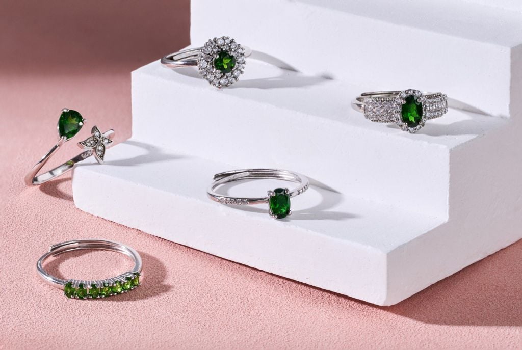 Nhẫn Bạc Diopside – Thanh âm của sắc xanh diệu kỳ