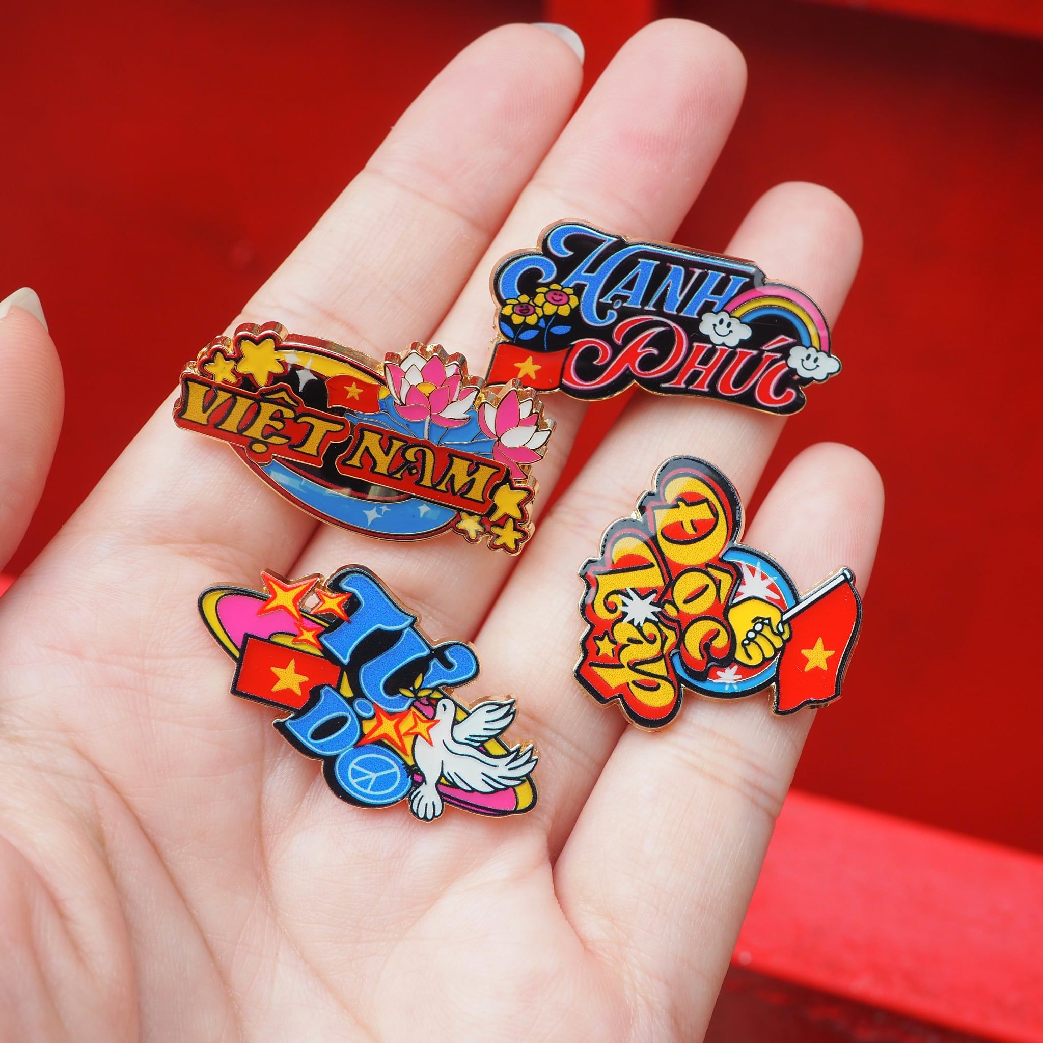 EPINVN001 Vietnam's National Motto - Set 4 Enamel Pin - Huy hiệu kim loại