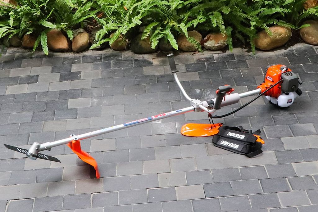 Máy cắt cỏ MITSUKAISHO 543 1.7Kw Cam-xám 2 thì